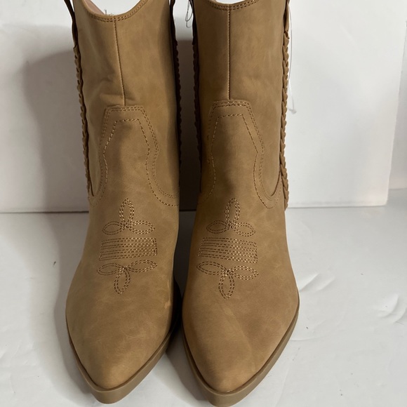 Dolce Vita Koolson Western Booties Size 8.5  never worn - Picture 4 of 9